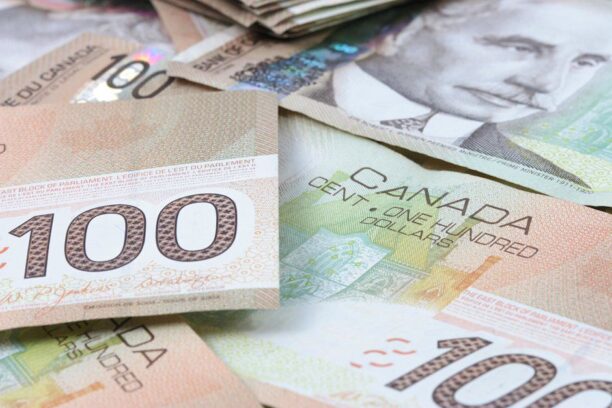 USD/CAD trades with modest losses, hold above mid-1.3700s amid softer Oil prices  FXStreet Forex & Commodities News