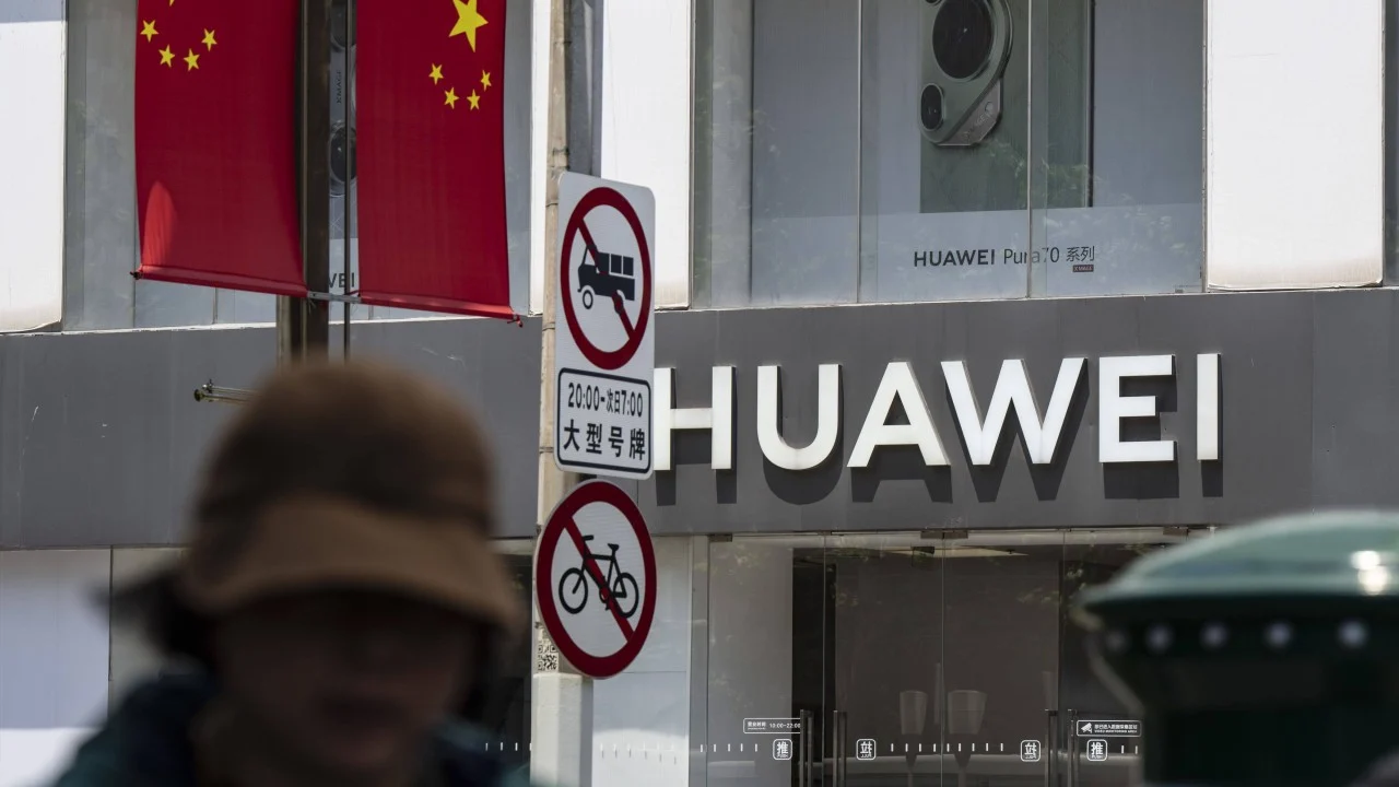 Tech war: Huawei’s growing laptop business in China under threat after US revokes Intel, Qualcomm chip export licences Iris Deng Money & Wealth – South China Morning Post