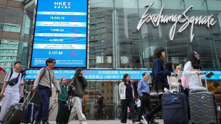 Hong Kong stocks fall for second day, erasing all gains made last week Yulu Ao Business – South China Morning Post