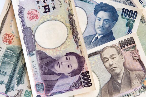 Japanese Yen extends its consolidative price move near multi-week low against USD  FXStreet Forex & Commodities News